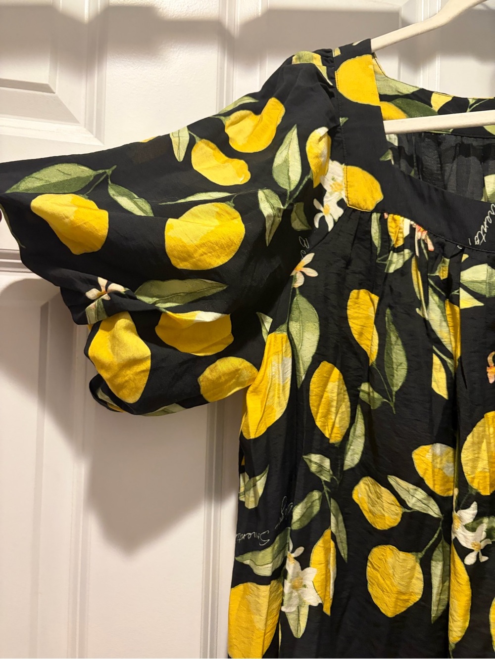 Black Lemon Print Puff Sleeve Tunic size Large - Picture 2 of 4